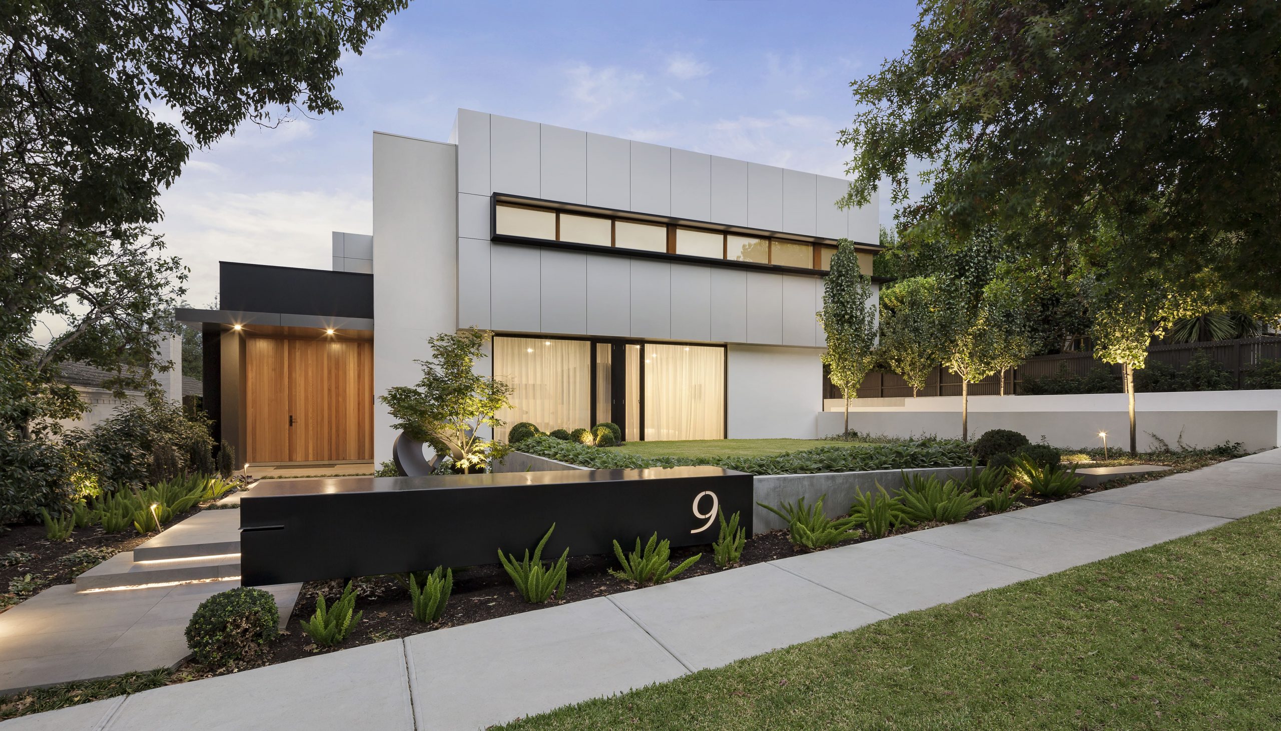 modern-house-exterior-2021-08-27-19-27-31-utc-1-min-scaled.jpg